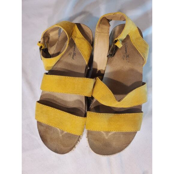 UNIVERSAL THREAD Yellow Faux SUEDE Strappy PLATFORM Espadrille SANDAL Size 6.5 - Picture 2 of 12